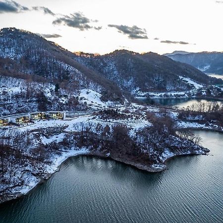 Отель Jecheon The Shine Cheongpung Экстерьер фото