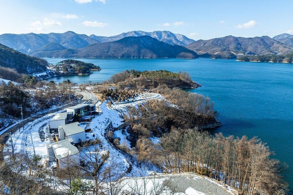 Отель Jecheon The Shine Cheongpung Экстерьер фото